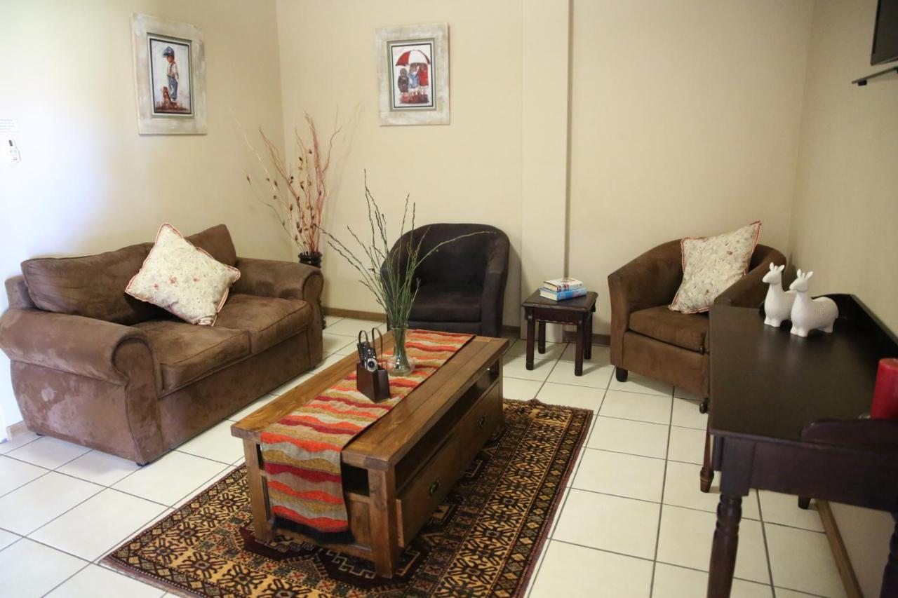 Augrabies De Oude Stoor Guesthouse ภายนอก รูปภาพ